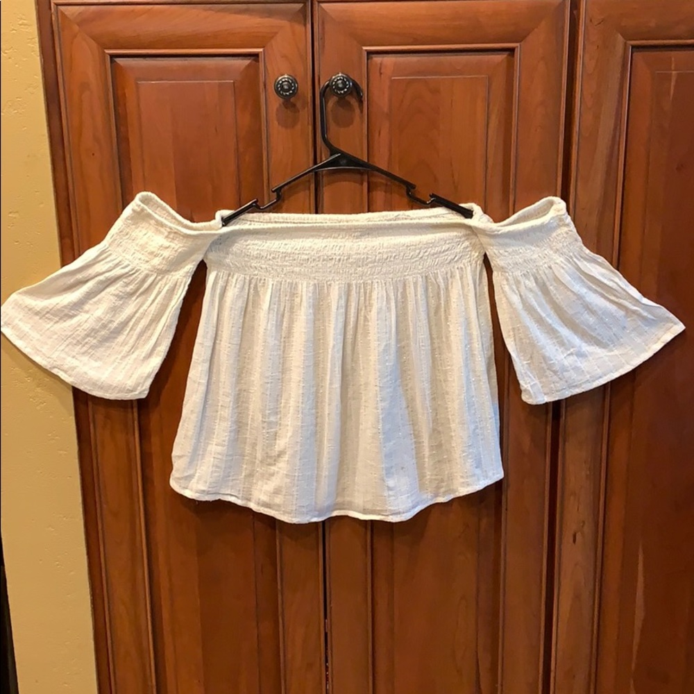 Off the shoulder white billabong top